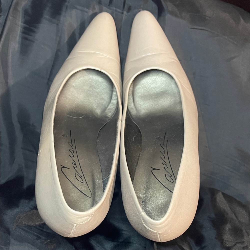 Vintage Caressa Cream Heels 8M